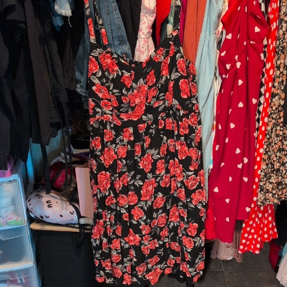 torrid Dresses & Skirts - Torrid size 1 Floral Black and Red Dress
